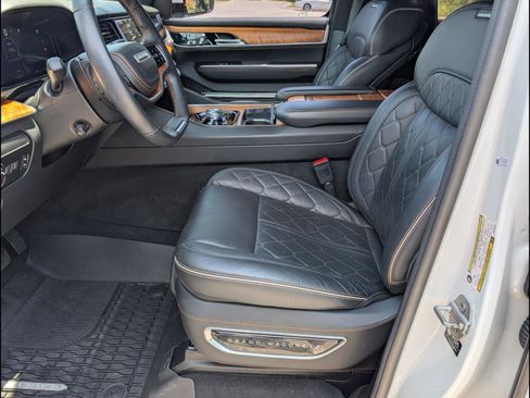 Used 2022 Jeep Grand Wagoneer Series III w/ Rear Seat Video Group 1 AWD/4WD image 12