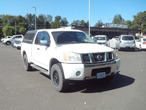 Used 2004 Nissan Titan LE AWD/4WD image 7