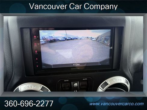 Used 2018 Jeep Wrangler Unlimited Sahara AWD/4WD image 22
