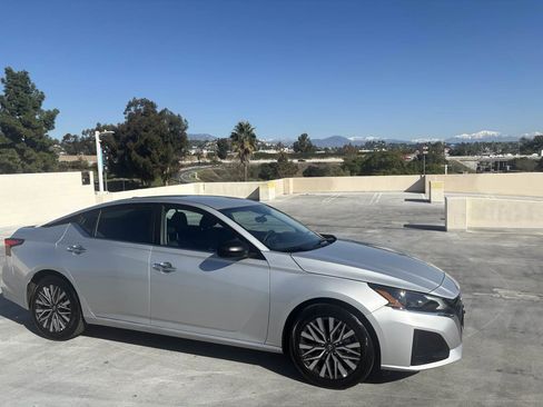 Used 2025 Nissan Altima 2.5 SV image 37
