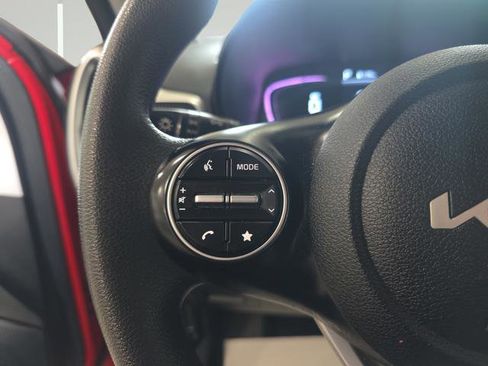 Used 2025 Kia Soul LX w/ LX Technology Package FWD image 13