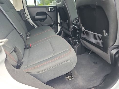 Used 2025 Jeep Wrangler Unlimited Rubicon AWD/4WD image 15