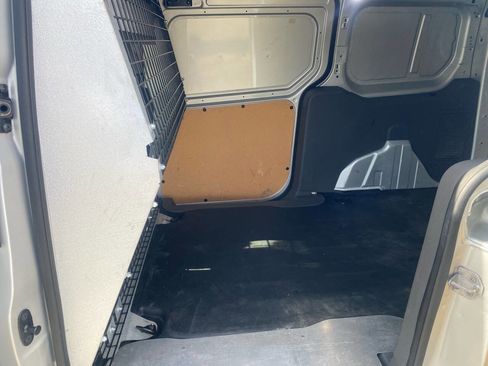 Used 2019 Ford Transit Connect XLT image 12