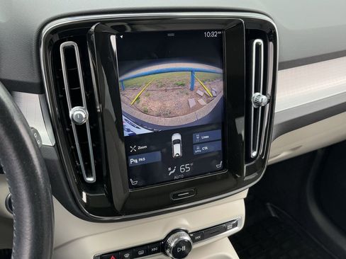 Used 2020 Volvo XC40 T5 Momentum w/ Protection Package Premier image 21