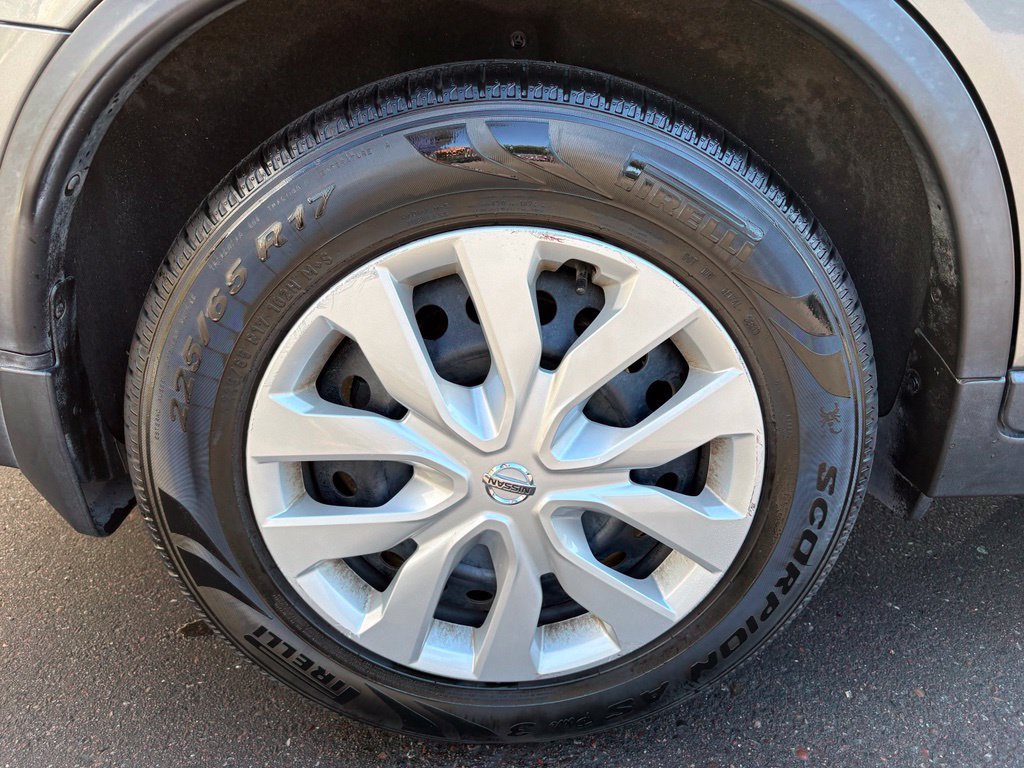 Used 2020 Nissan Rogue S FWD image 6