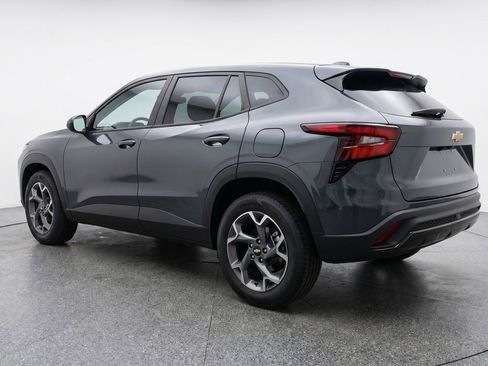 Used 2025 Chevrolet Trax LT FWD image 6