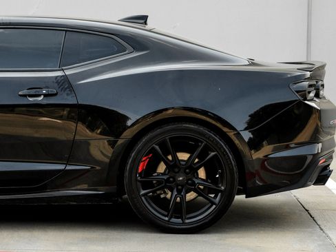 Used 2021 Chevrolet Camaro LT RWD image 8