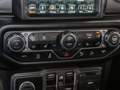 Used 2019 Jeep Wrangler Unlimited Sahara AWD/4WD image 21