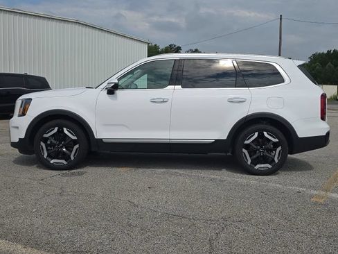 Used 2024 Kia Telluride S w/ S Sunroof Package FWD image 2