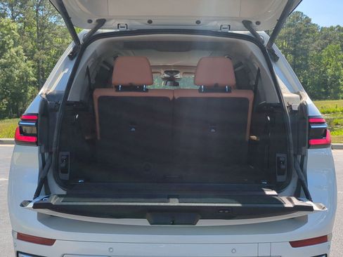 Certified 2023 BMW X7 xDrive40i w/ Premium Package AWD/4WD image 32