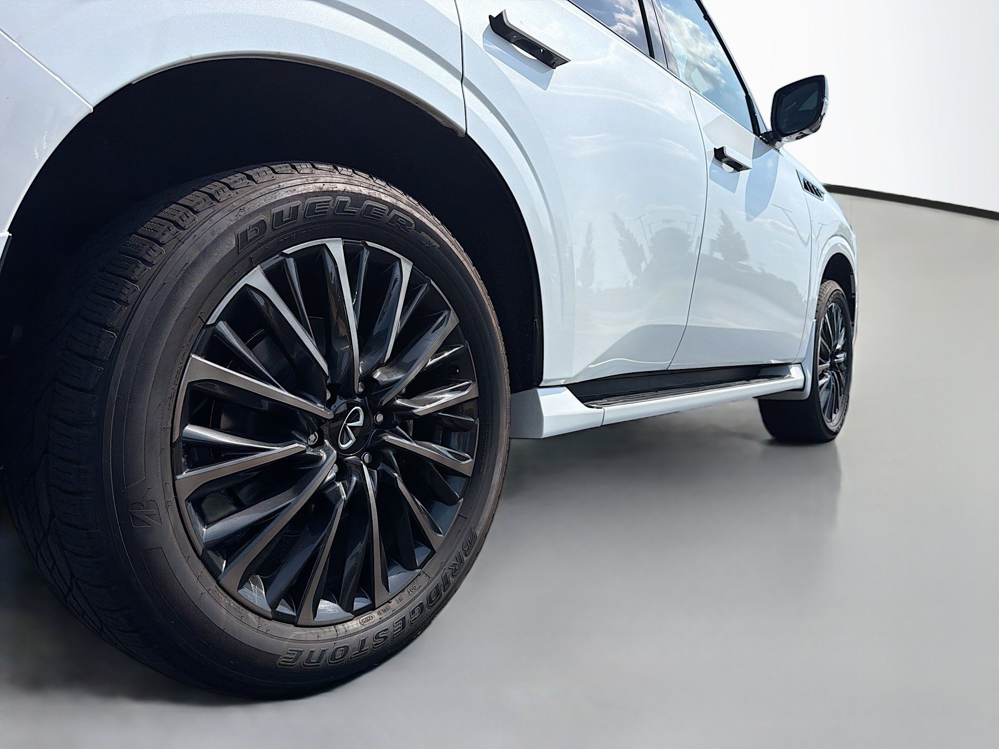 Used 2025 INFINITI QX80 Autograph AWD/4WD image 16