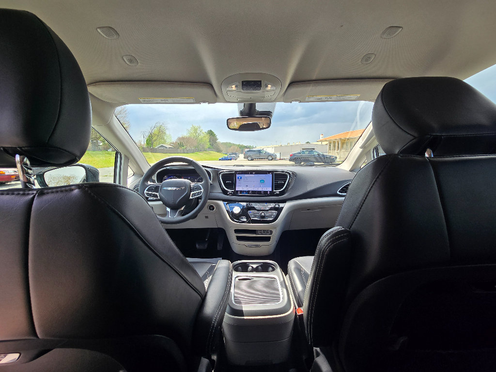 Used 2024 Chrysler Pacifica Touring-L FWD image 17