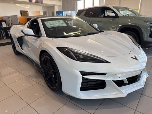 Used 2025 Chevrolet Corvette E-Ray image 3