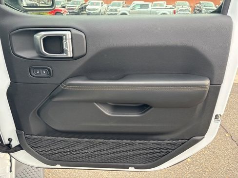 Used 2024 Jeep Wrangler Sahara image 25