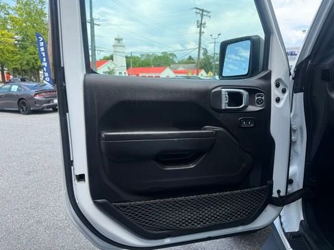 Used 2023 Jeep Wrangler Unlimited Rubicon 4xe w/ Cold Weather Group AWD/4WD image 11