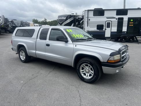 Used 2004 Dodge Dakota Sport w/ Deluxe Convenience Group RWD image 2