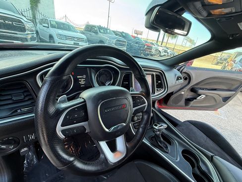 Used 2018 Dodge Challenger R/T Scat Pack w/ Leather Interior Group RWD image 21