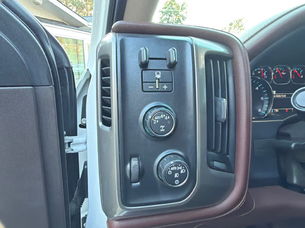 Used 2018 Chevrolet Silverado 1500 High Country AWD/4WD image 35