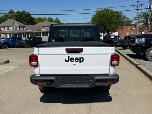 Used 2025 Jeep Gladiator Sport AWD/4WD image 7