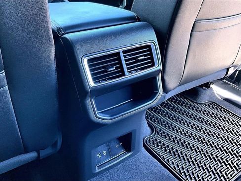 Used 2024 Volkswagen Atlas Cross Sport SE AWD/4WD image 33