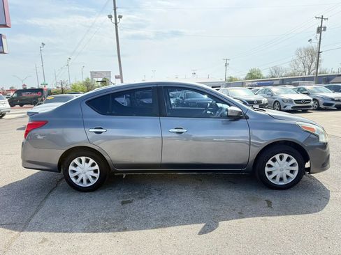 Used 2018 Nissan Versa SV image 3