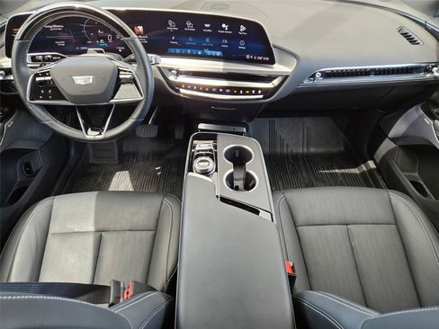 Used 2025 Cadillac Lyriq Luxury w/ LPO, Floor Liner Package AWD/4WD image 13