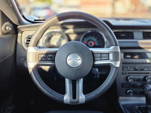 Used 2013 Ford Mustang Coupe RWD image 12