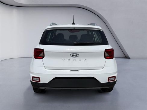 New 2026 Hyundai Venue SEL FWD image 4