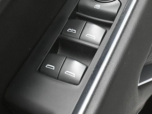 Used 2022 Chevrolet Silverado 1500 LT image 13