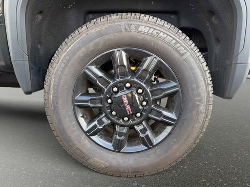 Used 2024 GMC Sierra 2500 AT4 w/ AT4 Premium Plus Package image 10