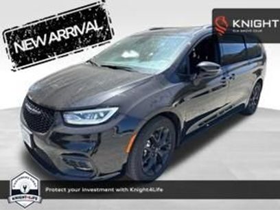 Used 2026 Chrysler Pacifica Limited w/ S Appearance Package