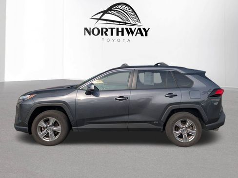 Used 2022 Toyota RAV4 XLE w/ Convenience Package AWD/4WD image 6