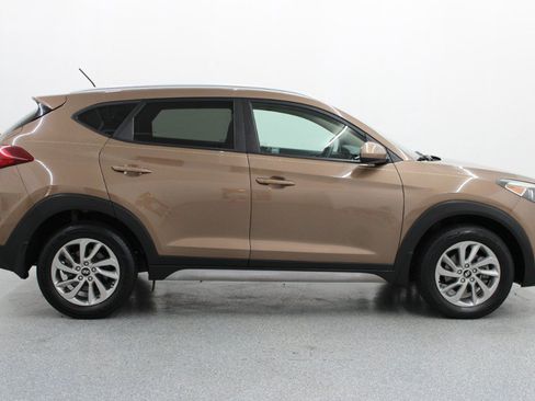 Used 2017 Hyundai Tucson SE w/ SE Popular Package 02 FWD image 2