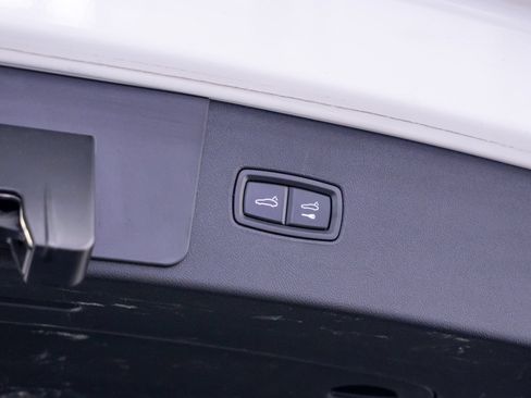Certified 2023 Porsche Cayenne Platinum Edition AWD/4WD image 32