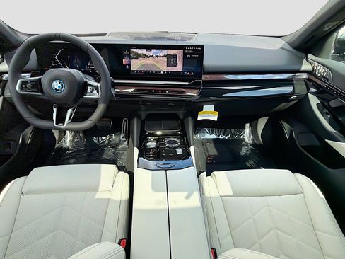 New 2027 BMW 550e xDrive w/ Executive Package AWD/4WD image 15