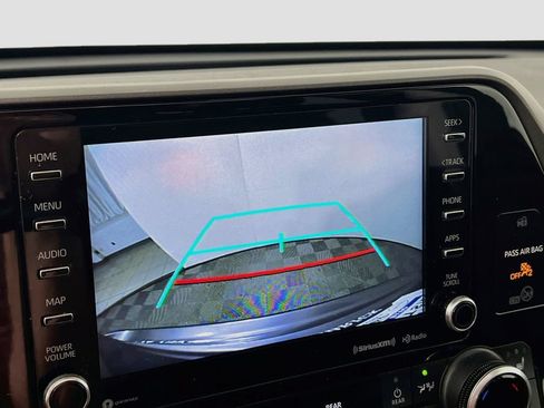 Used 2021 Toyota Highlander XLE AWD/4WD image 13