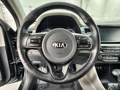 Used 2017 Kia Niro Touring FWD image 16