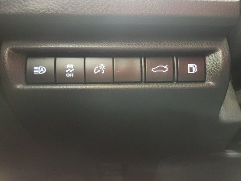 Used 2025 Toyota Camry SE image 56