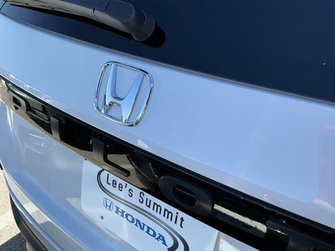 Used 2025 Honda Pilot TrailSport image 7