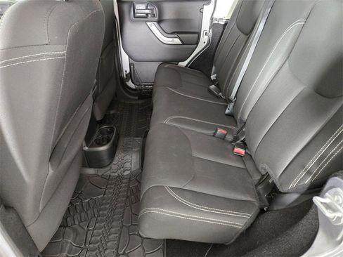 Used 2017 Jeep Wrangler Unlimited Rubicon w/ Max Tow Package image 16