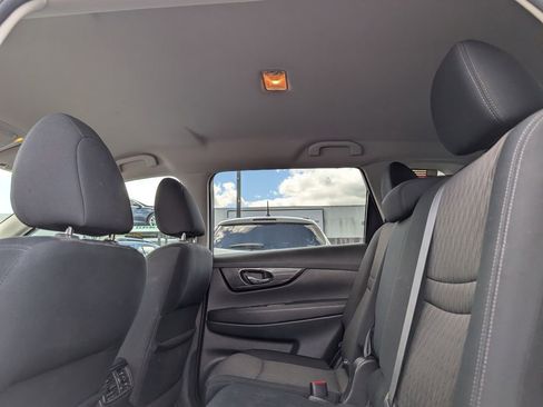 Used 2017 Nissan Rogue SV w/ SV Premium Package AWD/4WD image 10