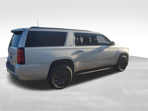 Used 2020 Chevrolet Suburban LT image 5