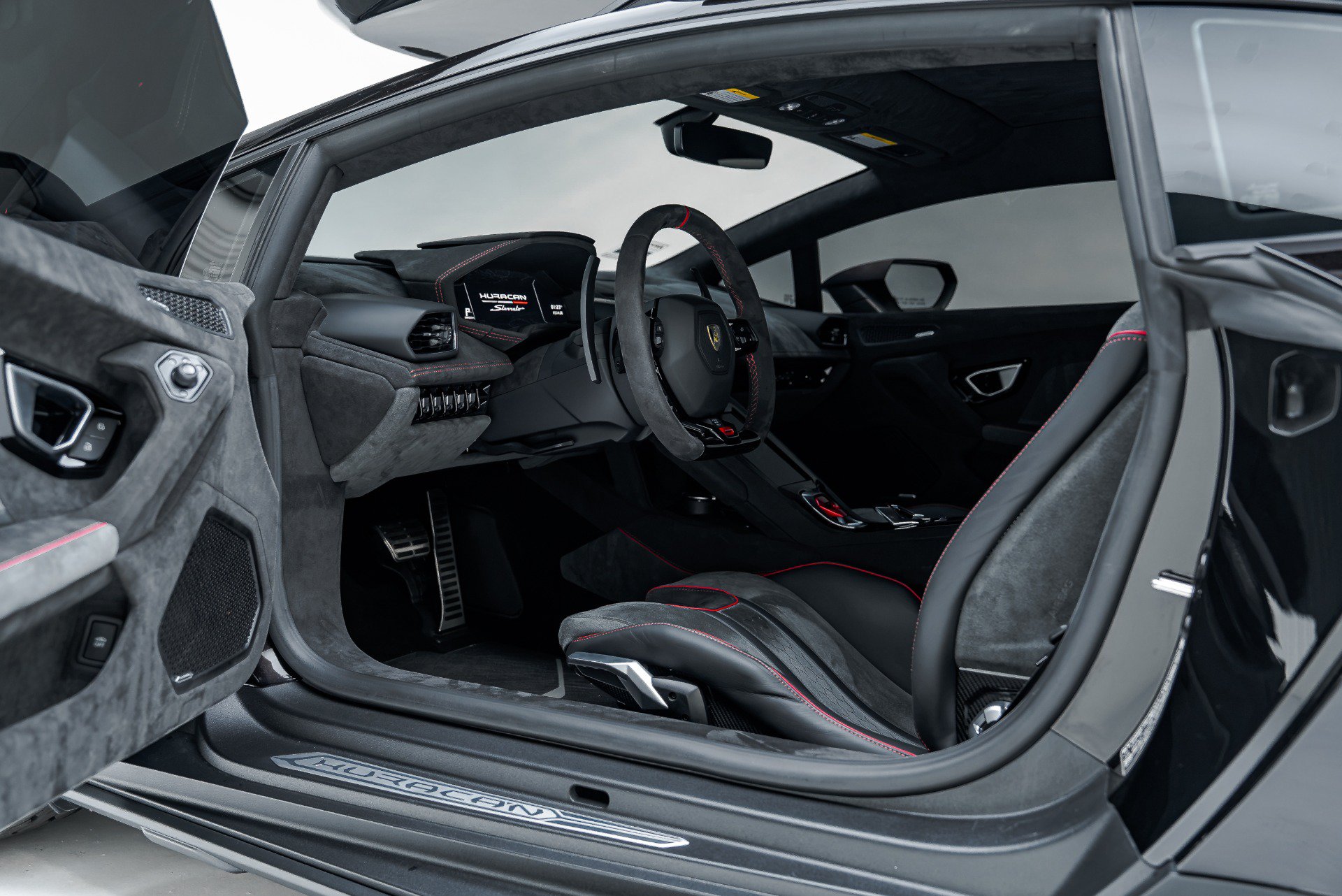 Used 2024 Lamborghini Huracan Sterrato AWD/4WD image 5