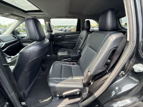 Used 2018 Toyota Highlander Limited AWD/4WD image 24