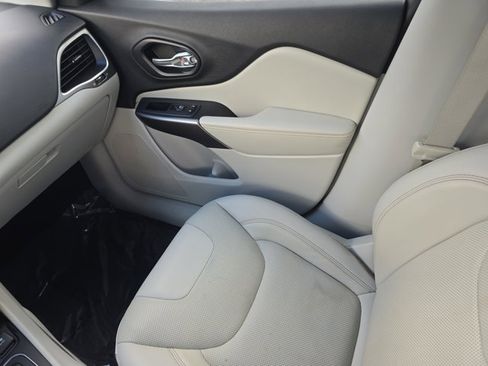 Used 2022 Jeep Cherokee Latitude Lux image 14