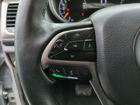 Used 2019 Jeep Grand Cherokee Laredo w/ Security & Convenience Group AWD/4WD image 15