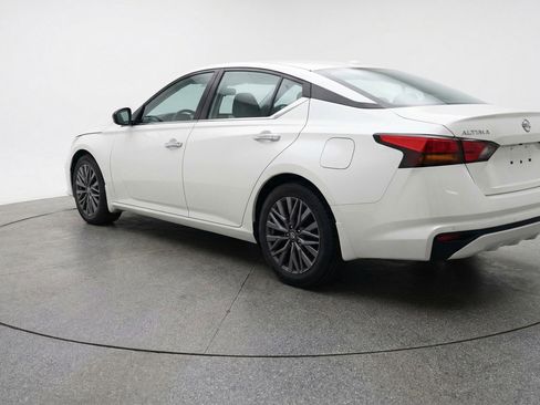 Used 2025 Nissan Altima 2.5 SV FWD image 6