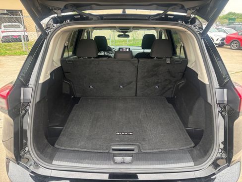 Used 2025 Nissan Rogue SV FWD image 33