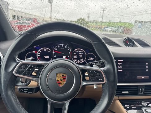 Used 2022 Porsche Cayenne AWD/4WD image 14