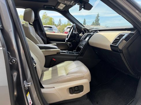 Used 2017 Land Rover Discovery SE AWD/4WD image 24